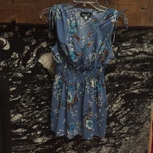 🐰Spring floral sleeveless blouse🐰